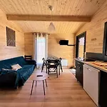 Parc Residentiel De Loisir : Le Loup Blanc Du Riou Tatil parkı *