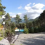 Parc Residentiel De Loisir : Le Loup Blanc Du Riou Tatil parkı