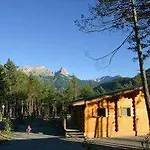 Parc Residentiel De Loisir : Le Loup Blanc Du Riou Tatil parkı *