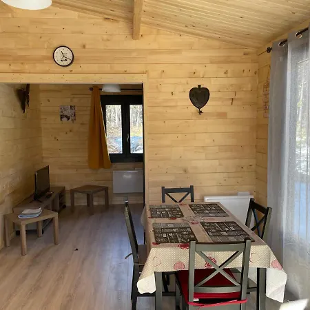 Parc Residentiel De Loisir : Le Loup Blanc Du Riou Vakantiepark Barcelonnette