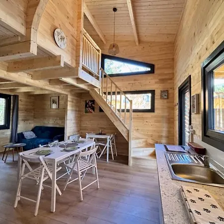 Parc Residentiel De Loisir : Le Loup Blanc Du Riou Vakantiepark Barcelonnette