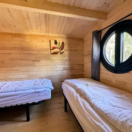 Parc Residentiel De Loisir : Le Loup Blanc Du Riou *