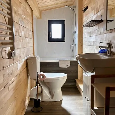 Parc Residentiel De Loisir : Le Loup Blanc Du Riou Barcelonnette